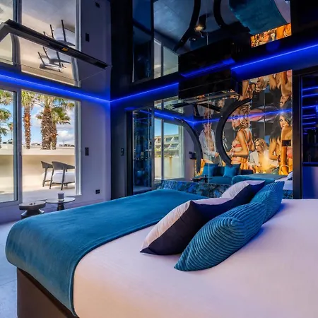 Le Cobalt - Jardin D'eden - Couple Only - Piscine - Jacuzzi - Naturiste Apartment *